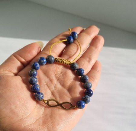 دستبند تک سنگ لاجورد با پلاک بینهایت