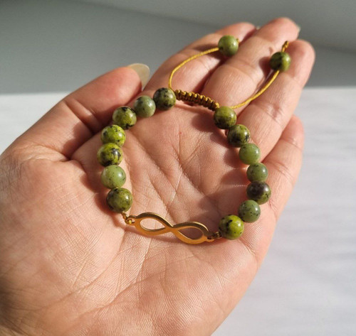 دستبند تک سنگ یشم با پلاک بینهایت